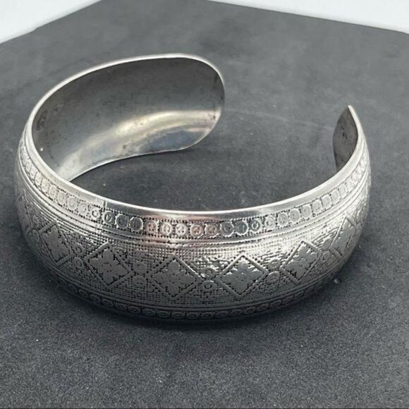 Coastal Cowgirl silver cuff bracelet with engraved patterns Boho & western vibes - Picture 2 of 10